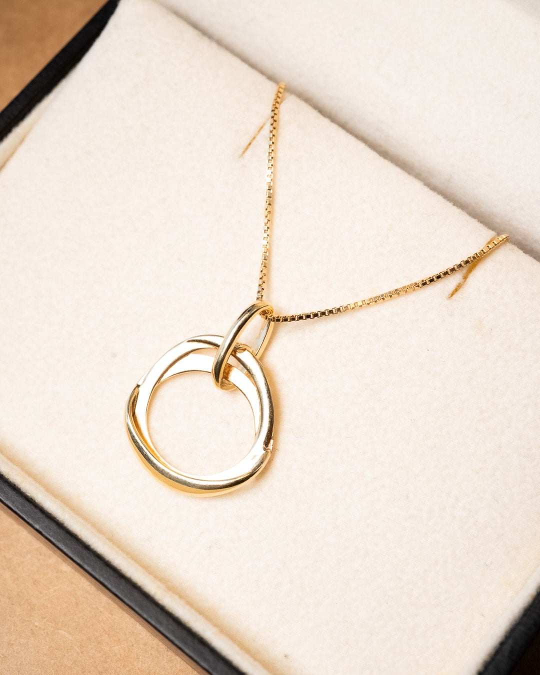 Corrente veneziana de ouro amarelo com pingente coleção Volúpia. Comprimento 45 cm e peso 4.6g.