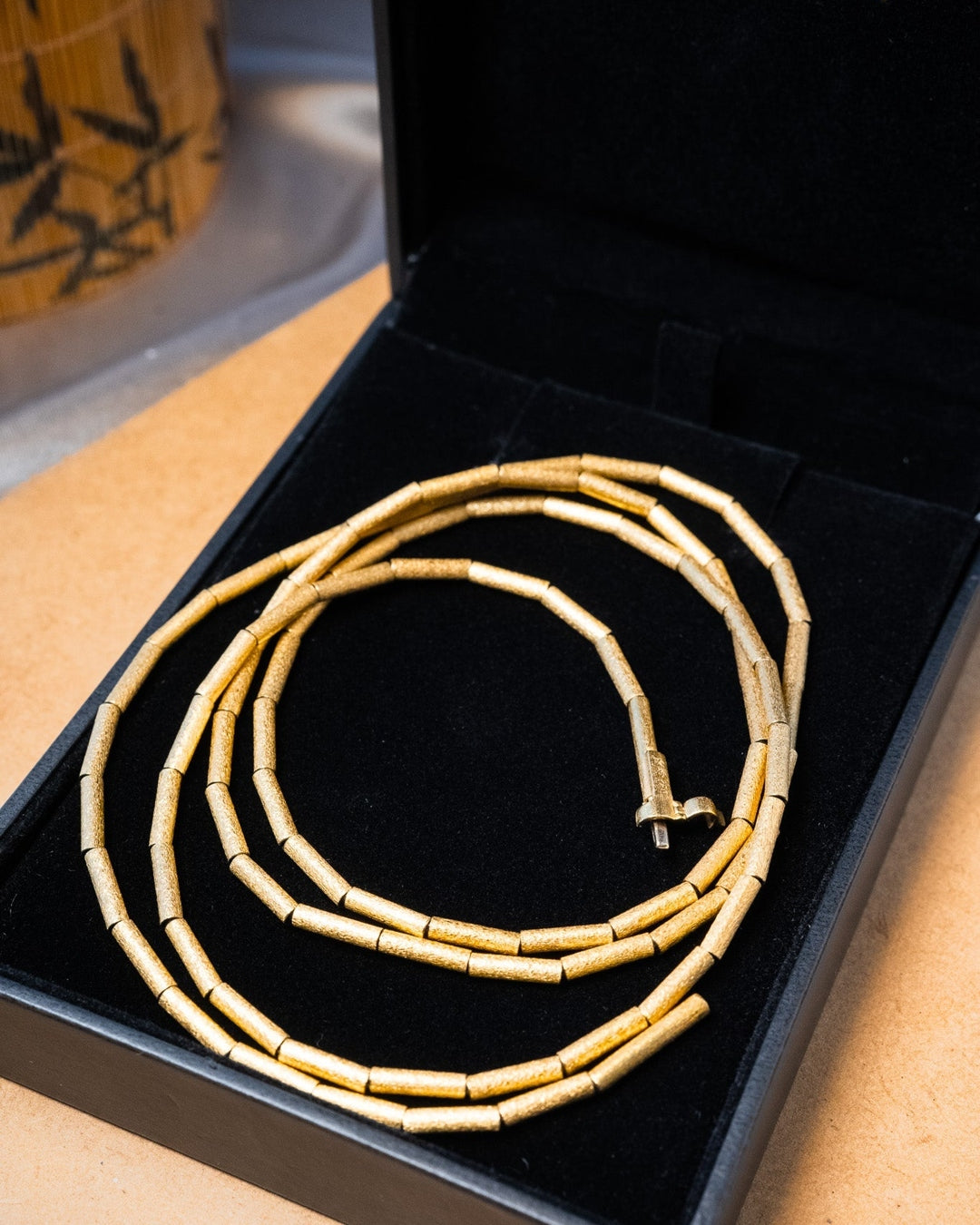 Colar Hstern Fluid Gold de ouro amarelo com 85cm de comprimento e peso de 22.1g.