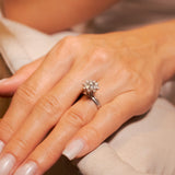 Anel Chuveiro de Ouro Branco com Diamantes