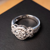 Anel Royal Bold Pavê em Ouro Branco e Diamantes