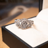 Anel Royal Bold Pavê em Ouro Branco e Diamantes