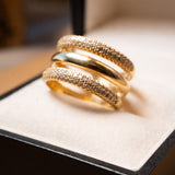 Anel Vivara Lumiere em ouro amarelo com diamantes. Largura 1.2cm. Aro 18. Peso 7.2g. Loja 18450k.