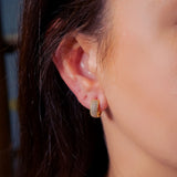 Brincos Argolas Em Ouro Amarelo Com Safiras Brancas