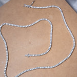 Colar rivieira em ouro branco com 195 diamantes brilhantes de 0.05 pontos totalizando 9.75 quilates e pesando 25.7g.