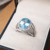 Anel Vivara Vibrante Em Ouro Branco Com Topázio Azul E Diamantes