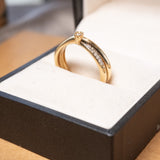 Anel Solitário Twist Monte Carlo em Ouro Amarelo e Diamantes