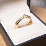 Anel Solitário Twist Monte Carlo em Ouro Amarelo e Diamantes