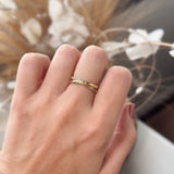 Anel Solitário Twist Monte Carlo em Ouro Amarelo e Diamantes