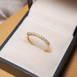 Anel meia aliança em ouro amarelo com 11 diamantes de 0.03 ct e aro 18.