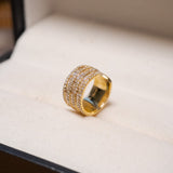 Brinco piercing de pressão em ouro rosê com diamantes.