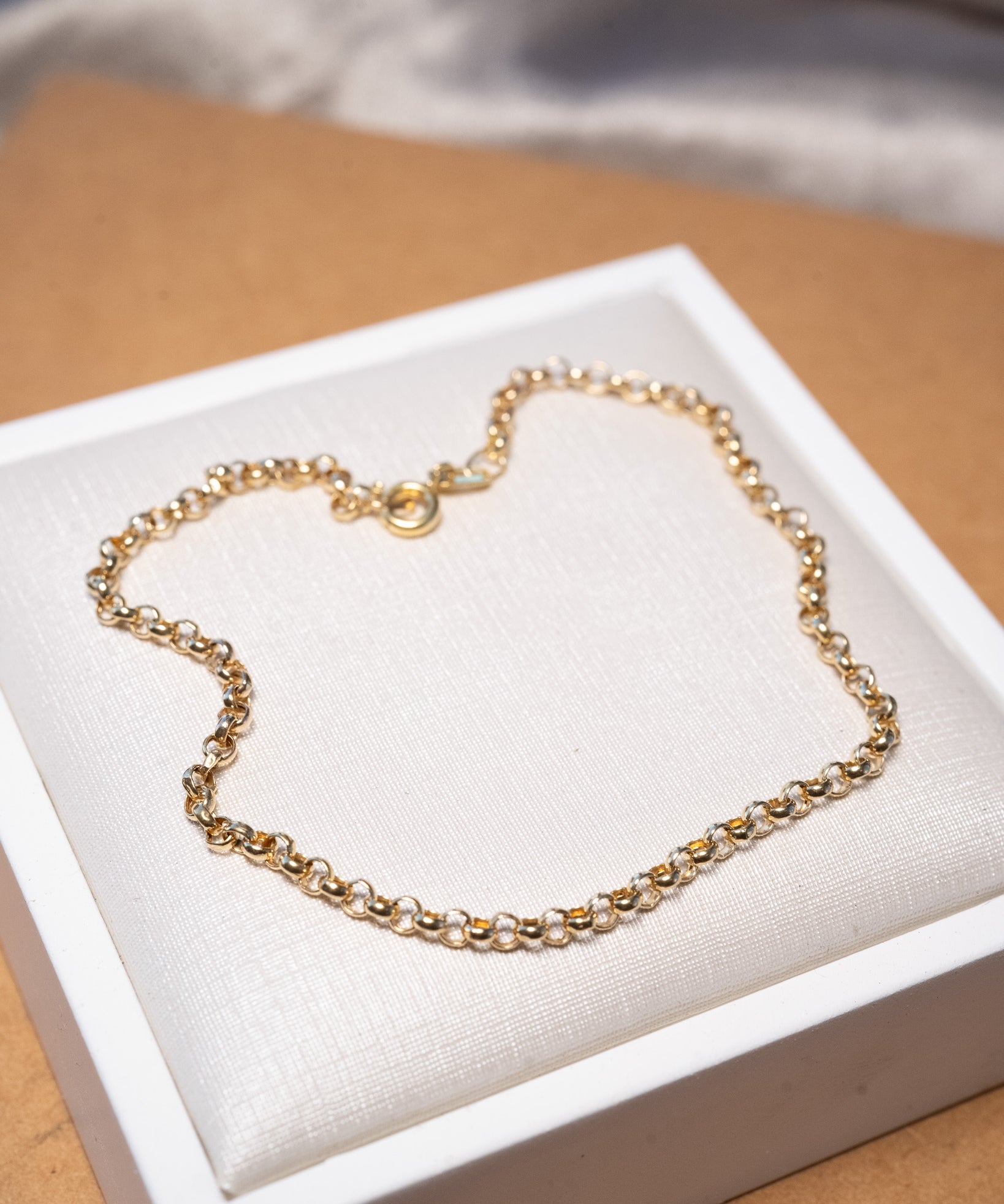 Pulseira elo português delicada em ouro amarelo de 21 cm e 1.6g.