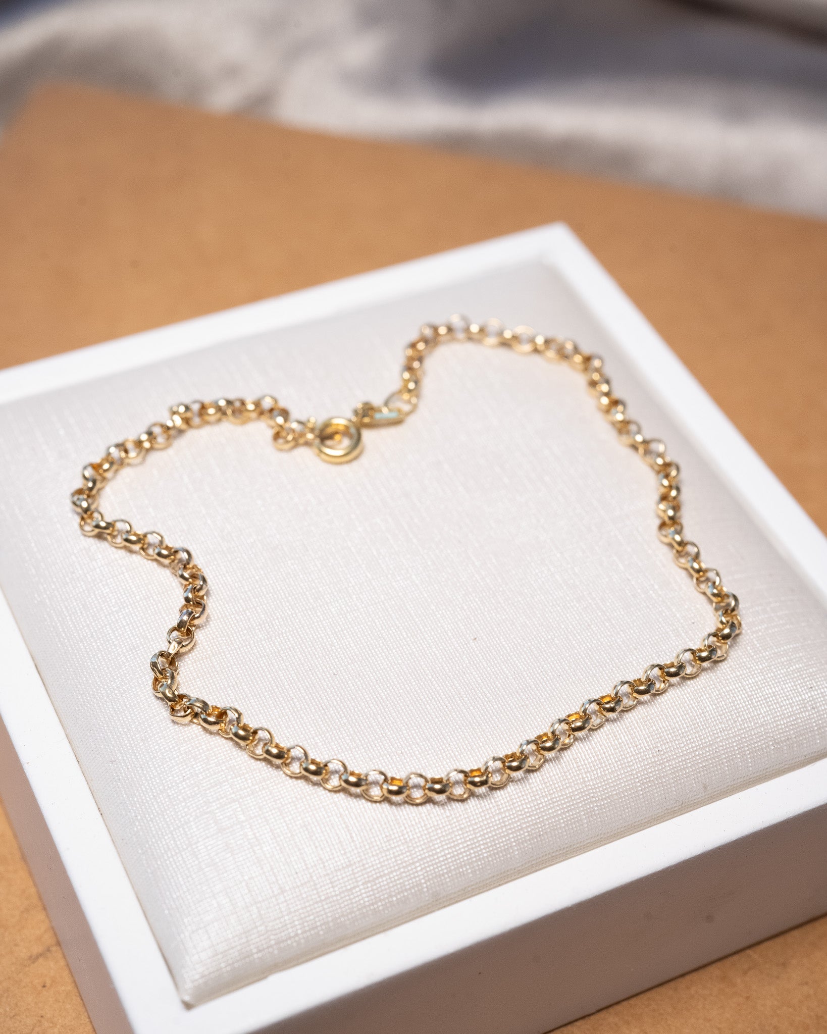 Pulseira elo português delicada em ouro amarelo de 21 cm e 1.6g.