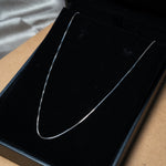 Cordão veneziana em ouro branco 45 cm com 0.8 mm de espessura.