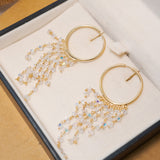 Brinco argola e franja furtacor em ouro amarelo com quartzo.
