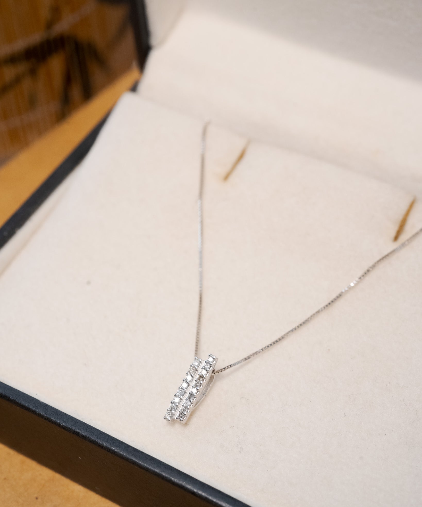 Colar veneziana Vivara em ouro branco com diamantes e 47 cm de comprimento.