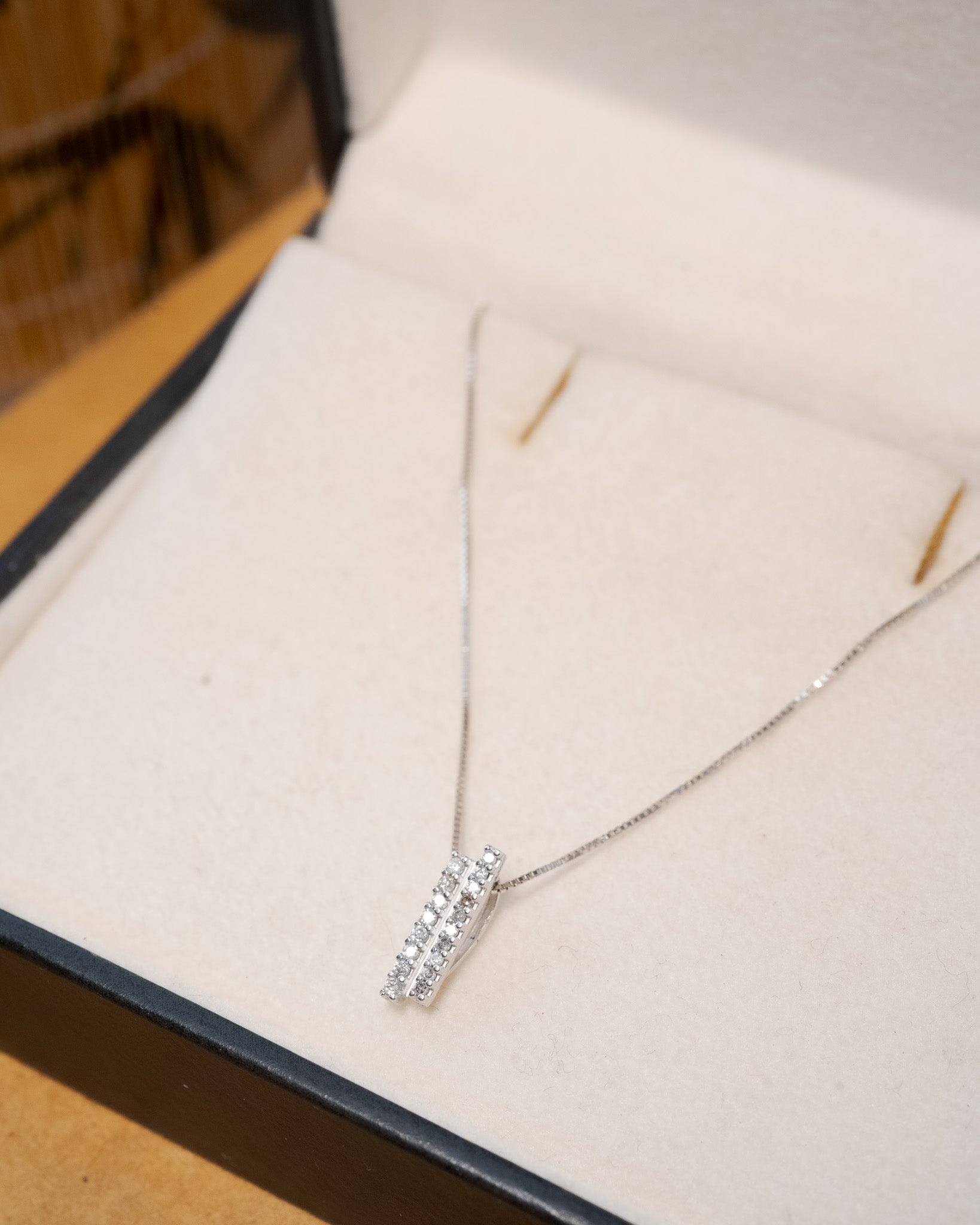 Colar veneziana Vivara em ouro branco com diamantes e 47 cm de comprimento.