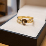 Anel drop em ouro amarelo com diamantes e citrino gota.