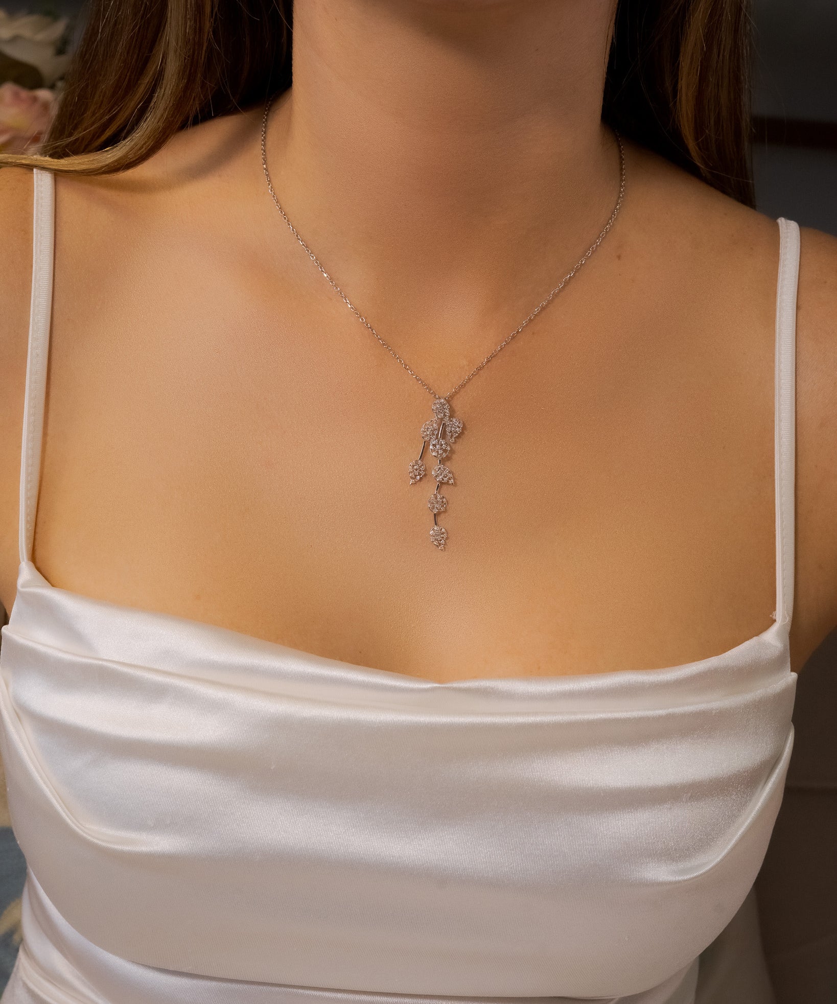 Colar Vivara Infinito Singular em ouro branco e diamantes com pingente de 5.3 cm.