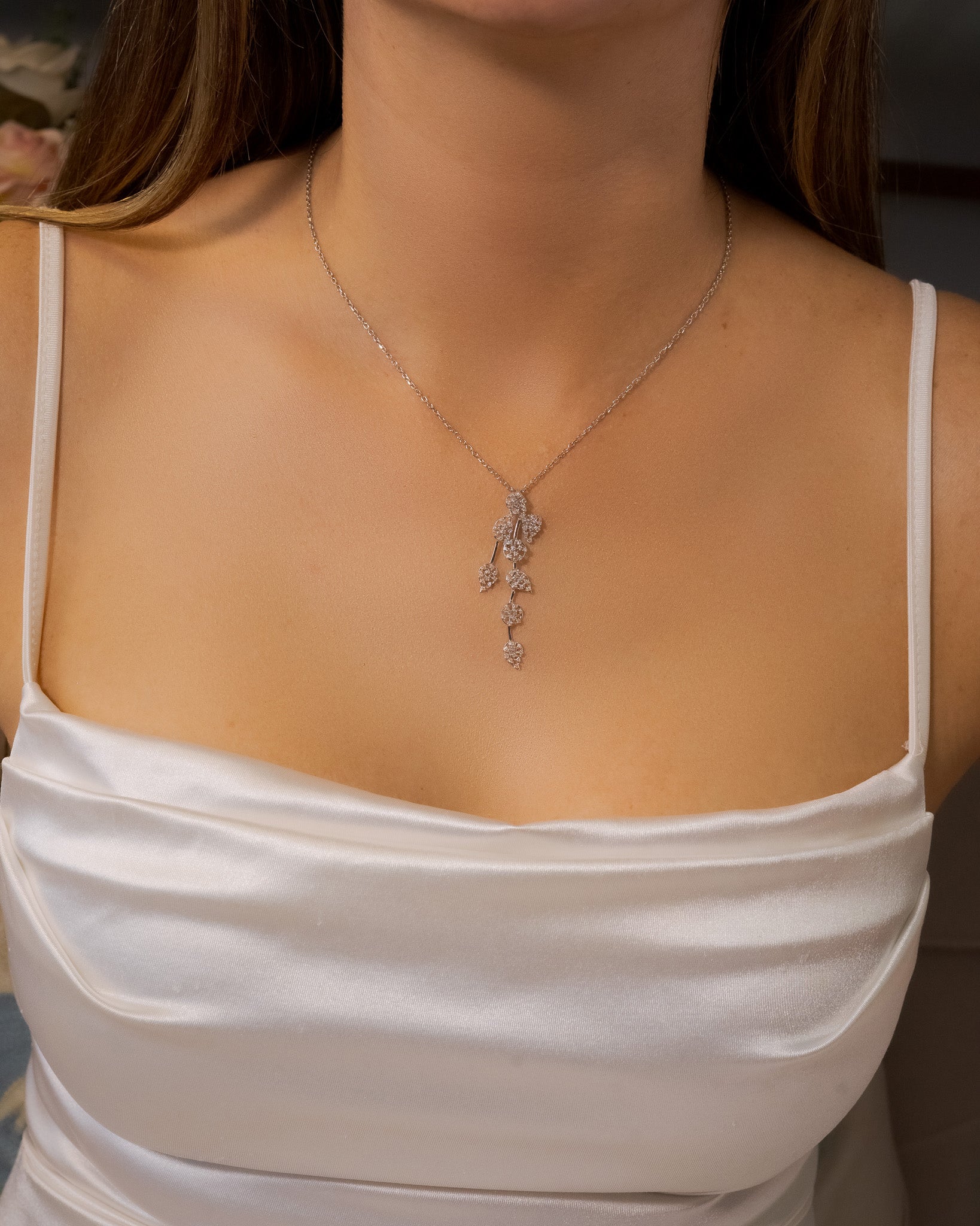 Colar Vivara Infinito Singular em ouro branco e diamantes com pingente de 5.3 cm.