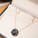 Colar Boton Em Ouro Branco E Diamantes Brancos E Negros