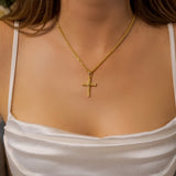 Pingente Cruz Médio Em Ouro Amarelo E Diamantes