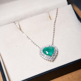 Colar Coração Queen Em Ouro Branco, Diamantes E Esmeralda