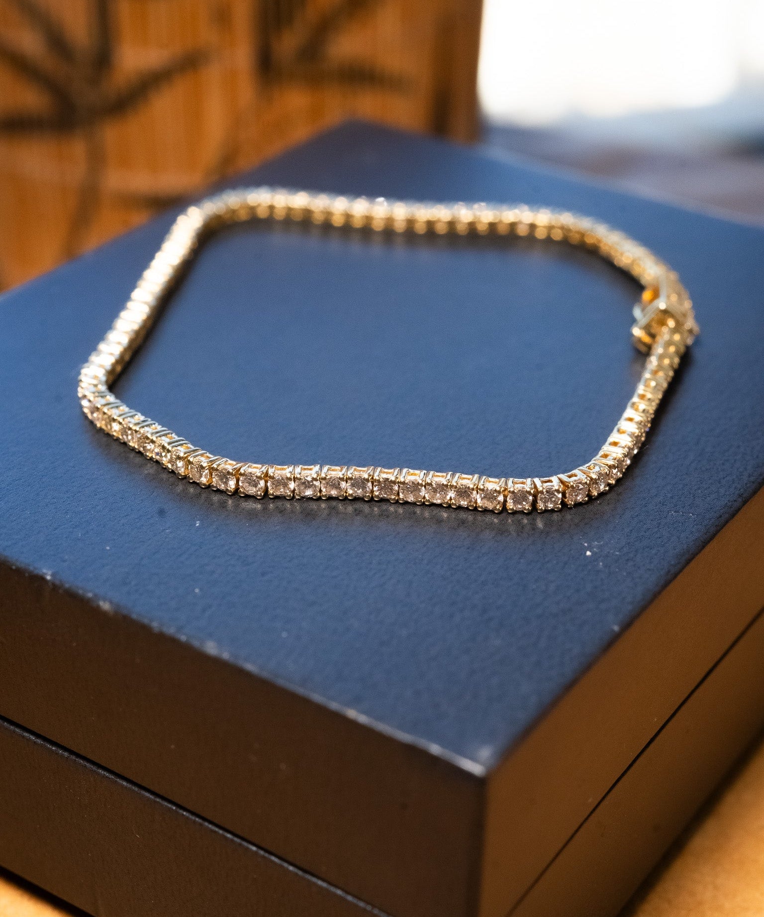 Pulseira riviera em ouro amarelo com 83 diamantes brilhantes de 0.04 pontos cada totalizando 2.49ct