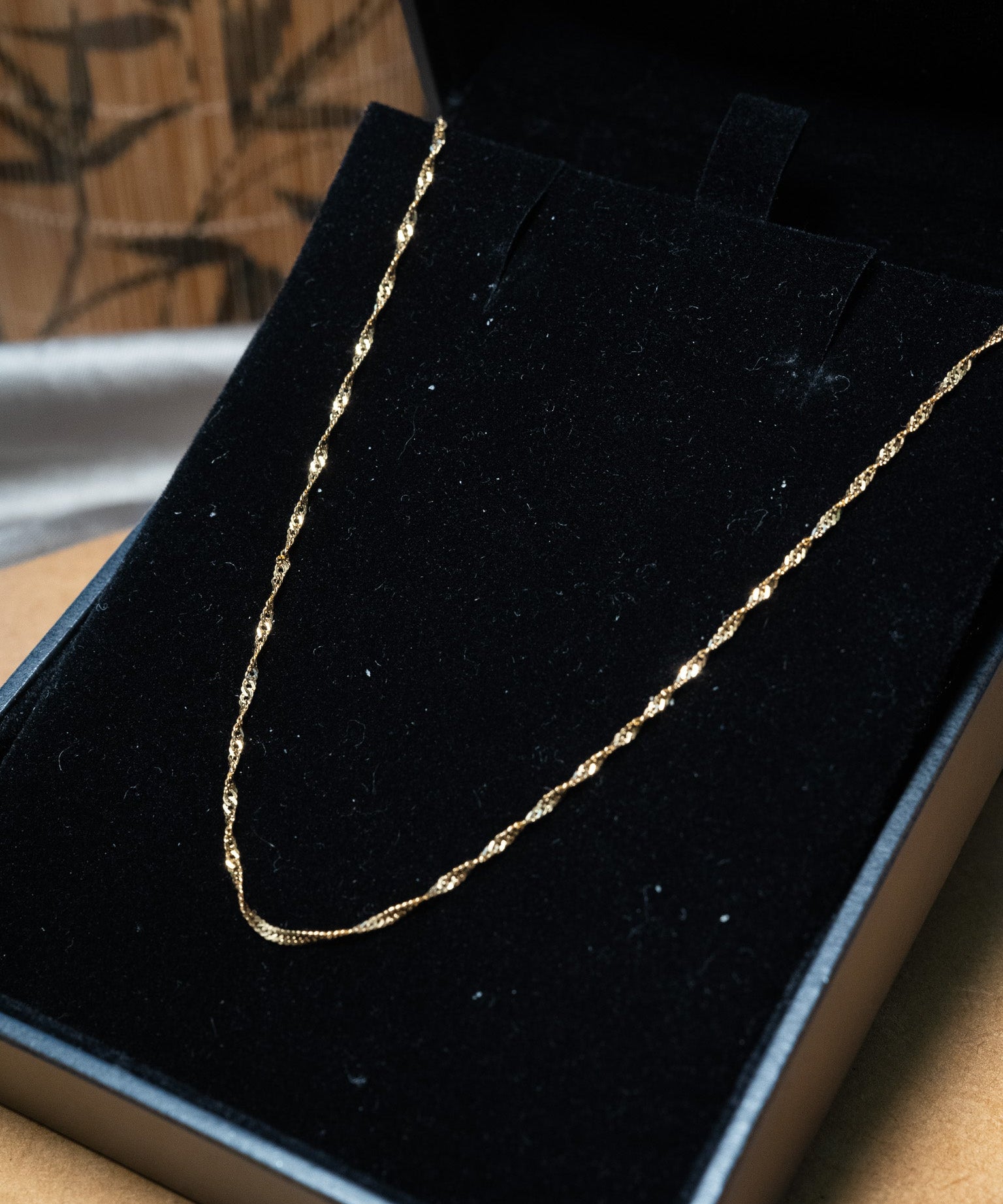 Colar cordão malha singapura em ouro amarelo com 56cm de comprimento e 0.1cm de espessura