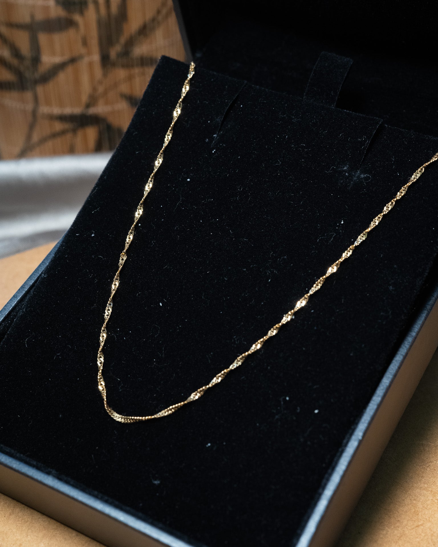 Colar cordão malha singapura em ouro amarelo com 56cm de comprimento e 0.1cm de espessura