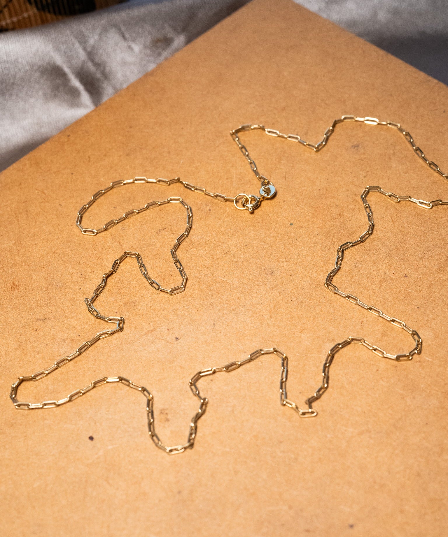 Colar cordão elo baguete em ouro amarelo com 61.5cm de comprimento e 1.5mm de espessura