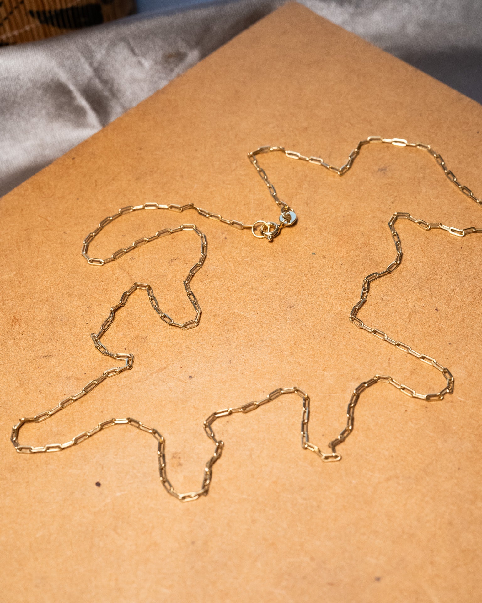 Colar cordão elo baguete em ouro amarelo com 61.5cm de comprimento e 1.5mm de espessura