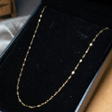 Colar cordão com medalhinha em ouro amarelo com 45cm de comprimento e 1mm de espessura.