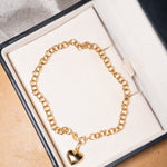 Pulseira elos portugueses com pingente de coração em ouro amarelo 2.5g 19.5cm de comprimento e 0.4cm de espessura.