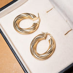 Brinco argola em ouro amarelo com 5.7g e 2.8cm de comprimento e 5.5mm de largura