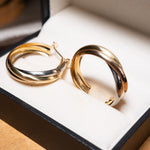 Brinco argolas em ouro amarelo branco e rosê com 2.5cm de comprimento e 0.6cm de largura e peso de 7.0g