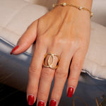Anel bold Chanel em ouro amarelo com diamantes brilhantes de 0.02ct cada e peso de 6.9g aro 25