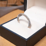 Anel meia aliança em ouro branco com 24 diamantes brancos de 0.03 pontos cada totalizando 0.72 Cts.