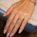 Aliança inteira em ouro branco com 25 diamantes de 0.02ct cada totalizando 0.5ct aro 20 e peso 1.3g