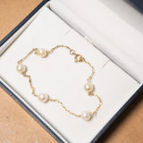 Pulseira Cartier em ouro amarelo com pérolas de 6mm e 19cm de comprimento e 1.2mm de espessura.