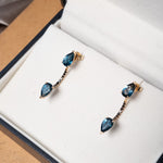 Brincos pendente Vivara em ouro rosê com diamantes e topázio London medem 3.0cm por 0.5cm e pesam 4.2g
