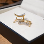 Brincos argola square em ouro amarelo com diamantes brancos de 0.01ct cada e 1.5cm de comprimento e 0.4cm de largura