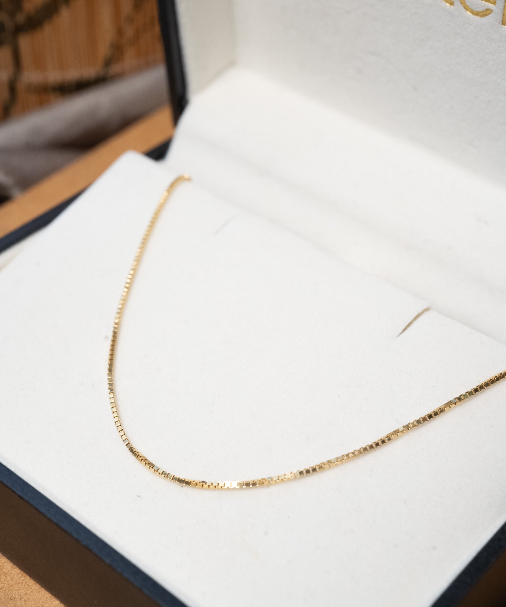 Colar cordão veneziana em ouro amarelo com 1 diamante de 0.5 ponto e 61.5cm de comprimento e 8mm de espessura.