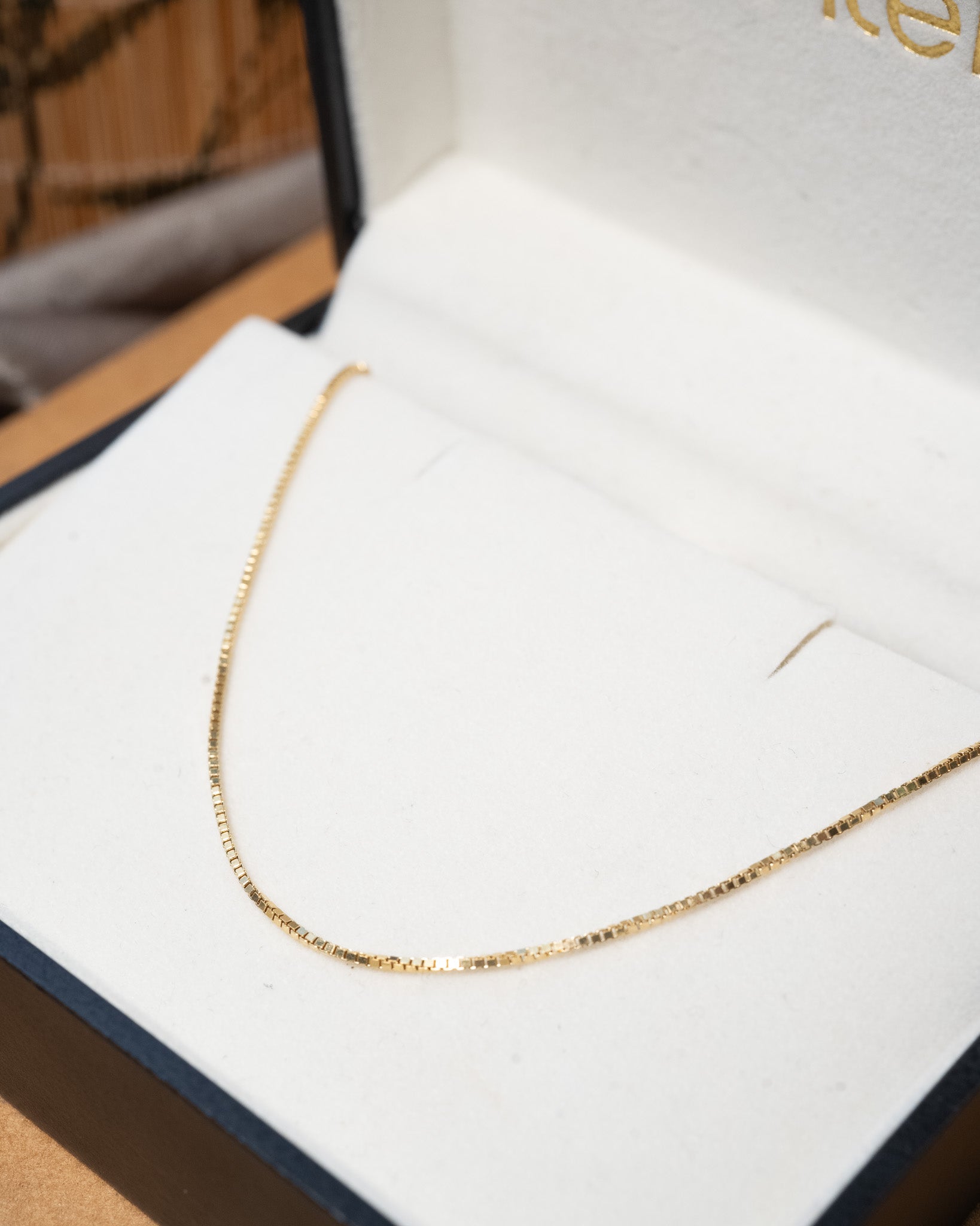 Colar cordão veneziana em ouro amarelo com 1 diamante de 0.5 ponto e 61.5cm de comprimento e 8mm de espessura.