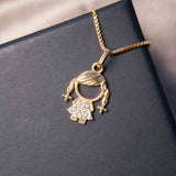 Pingente Menina Em Ouro Amarelo Com Safiras Brancas