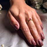 Anel Solitário Em Ouro Amarelo Safiras Brancas E Rubelita